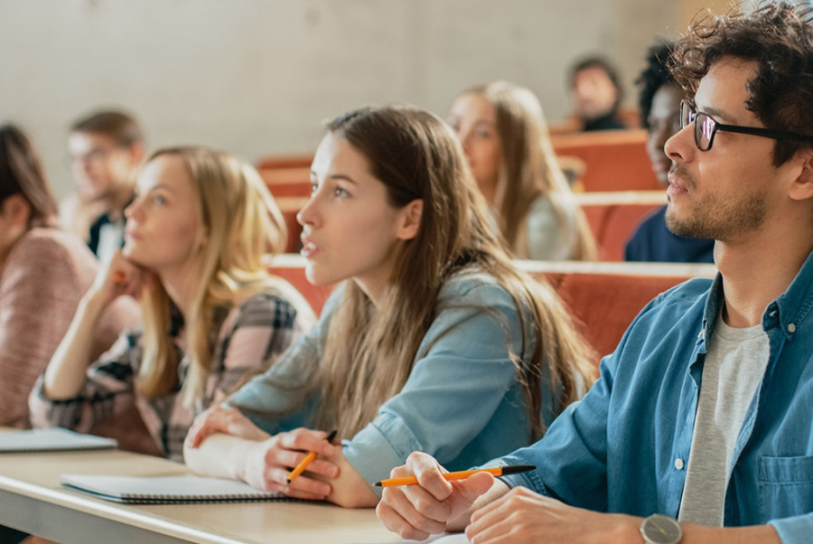 En İyi İngilizce Kursu Önerileri: Hangi Kurs Sizin için En Uygun?